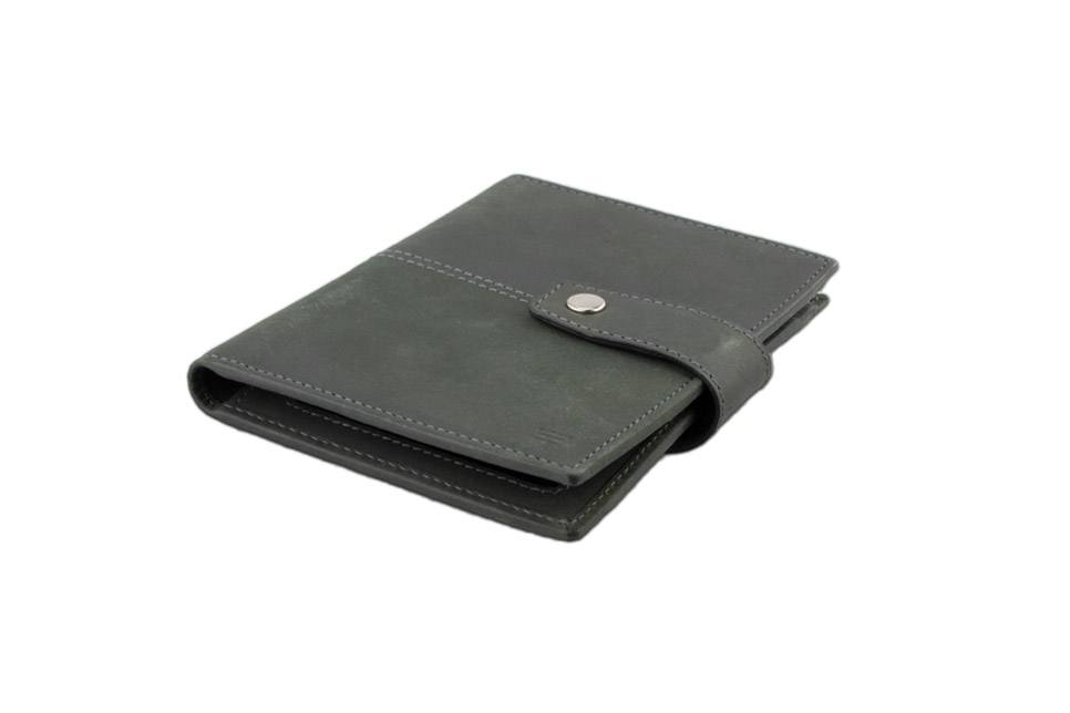 Garzini AirTag Passport Holder