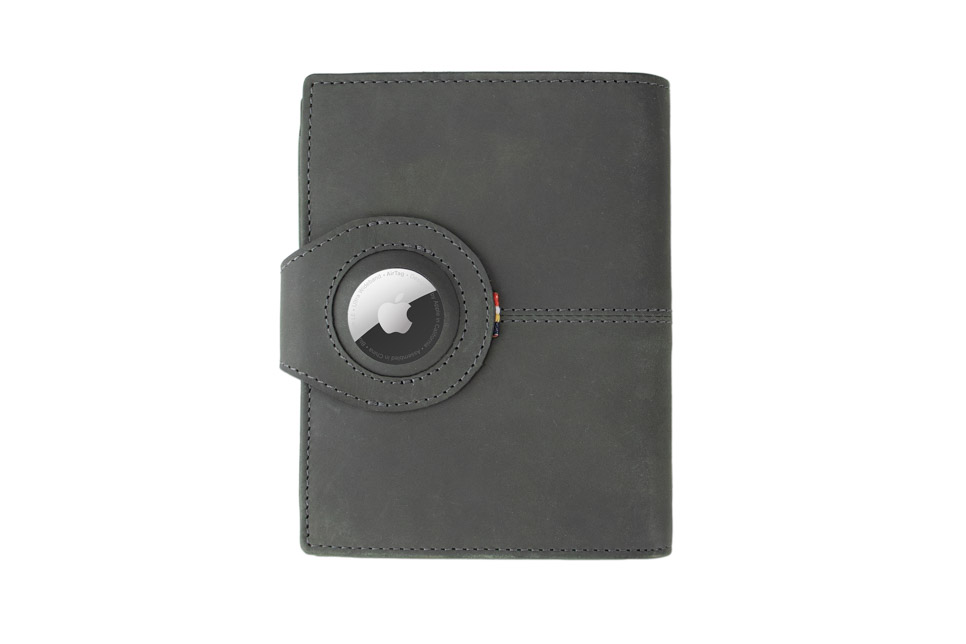 Garzini AirTag Passport Holder