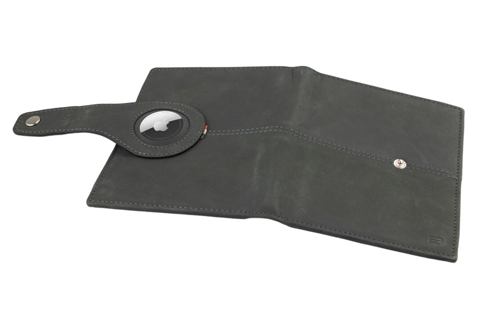 Garzini AirTag Passport Holder